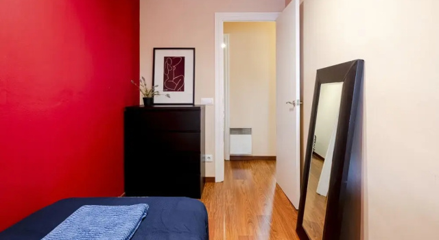 Апартаменты Business с 3 комнатами с балконом Comfortable 3BR Apartment Close to Placa Espana and Sants Station