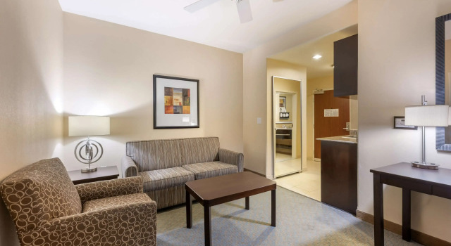 Четырёхместный люкс с 2 комнатами Best Western Plus Midland Suites
