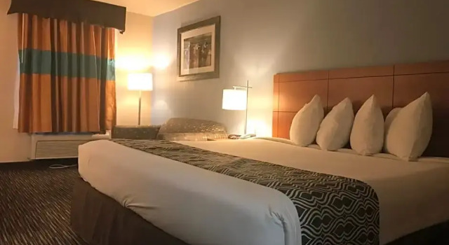 Номер Standard Ramada Louisville Downtown North