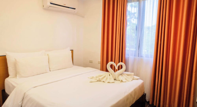 Люкс с балконом Palmbeach Resort Mactan Cebu powered by Cocotel