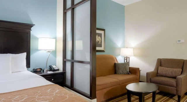 Двухместный люкс Comfort Suites Topeka Northwest
