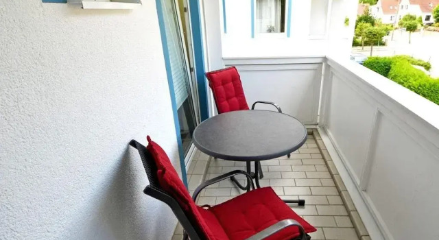 Haus Holstein - Ferienwohnung 15 mit Balkon, Забронировать Отель Отели Остзебад-Зеллин с парковкой, рядом с Hauptstrand, Парковка