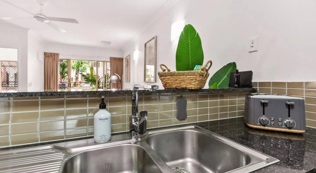 Коттедж Lux Apartment Cairns - 9 Pools BBQ Gym