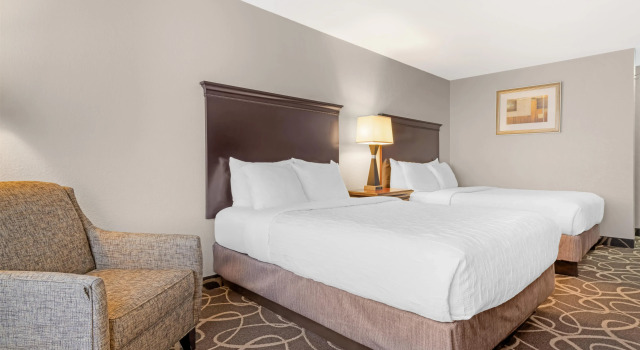Четырёхместный номер Standard Best Western Plus Eau Claire Conference Center