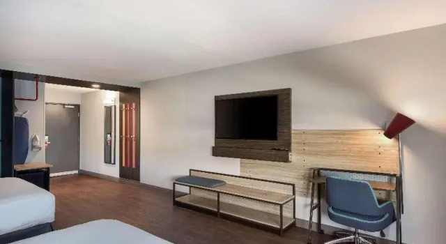 Шестиместный номер Standard Tru by Hilton Warsaw