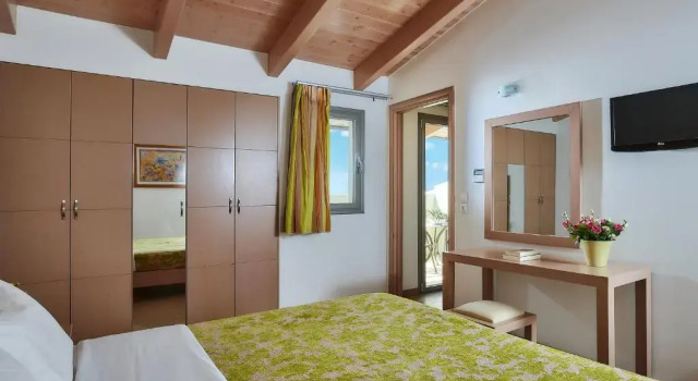 Трёхместный номер Standard Panormo Beach Hotel
