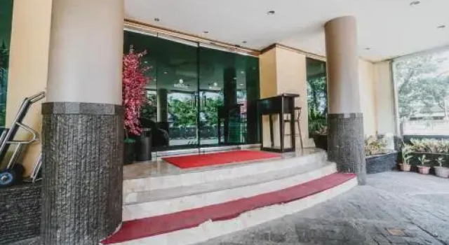Reddoorz Premium @ Losari Area, Prenota Hotel Hotel a Sulawesi con piscina, Piscina