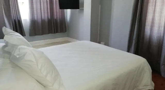 La Maison On 3rd Guesthouse, Забронировать Отель Отели Порт-Элизабет 3 звезды, рядом с Settlers Park Nature Reserve, 3*
