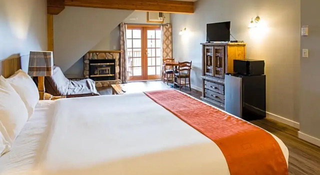 Номер Standard с балконом Glacier House Hotel & Resort