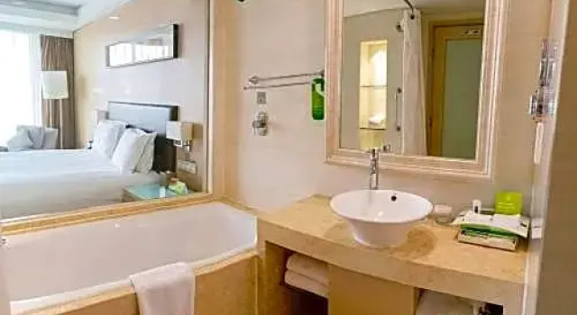 Люкс Superior Qingdao  Parkview Holiday Hotel