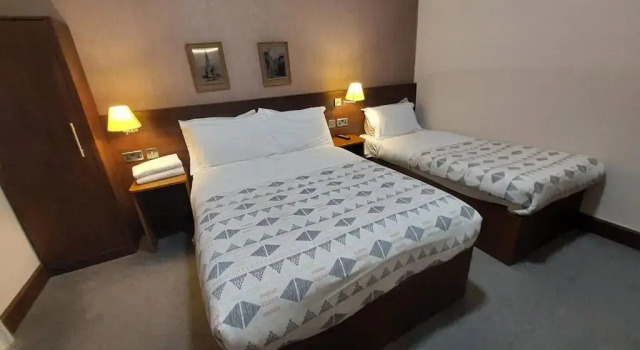 Трёхместный номер Family Edinburgh House Hotel