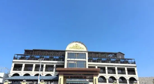 Moon Bay Holiday Hotel
