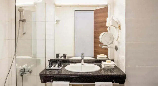 Трёхместный номер Standard AQUA Hotel Aquamarina & Spa