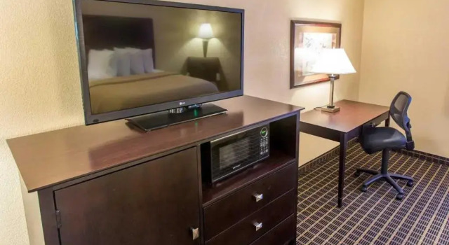 Номер Superior Quality Inn & Suites Big Rapids near University