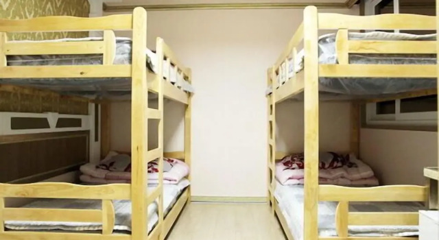 Кровать в общем номере (мужской номер) Moiri Guesthouse - Hostel