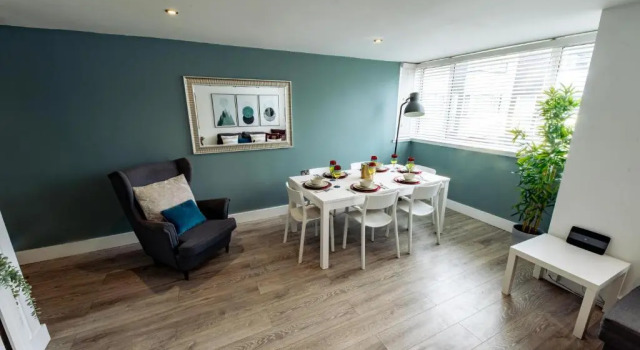 Boutique-Style Apartment in Heart of Brighton Lanes, Забронировать Апартаменты/квартира Отели Исторического графства Суссекса с парковкой, Парковка