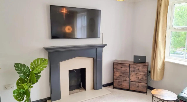 City House in Nice Area - Smart Tv's, 900mb Wifi