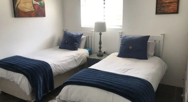 Апартаменты Moonriver Self Catering