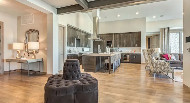 Gorgeous Five Bedroom Penthouse in the Heart of Park City 5 Apartment Hotel by RedAwning, Varaa Huoneisto Park City 