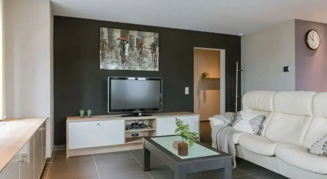 Spacious Apartment With Lateral sea View, Prenota Appartamento Hotel a Flanders con parcheggio, Parcheggio