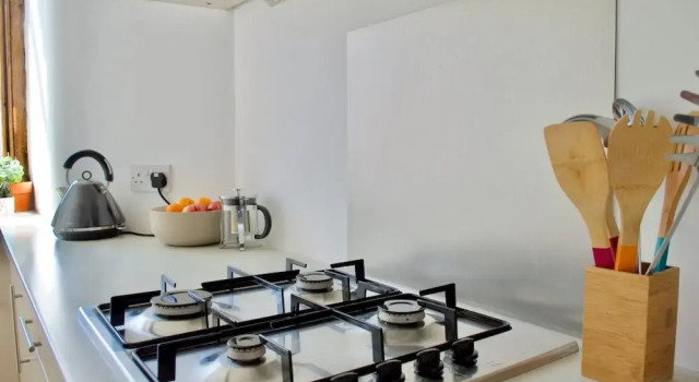 1 Bedroom Flat In Edinburgh, Забронировать Отель Отели Эдинбурга 3 звезды, рядом с Church of St Andrew &amp; St George, 3*