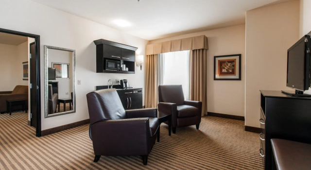 Двухместный люкс Holiday Inn Express & Suites Oklahoma City NW - Quail Springs by IHG