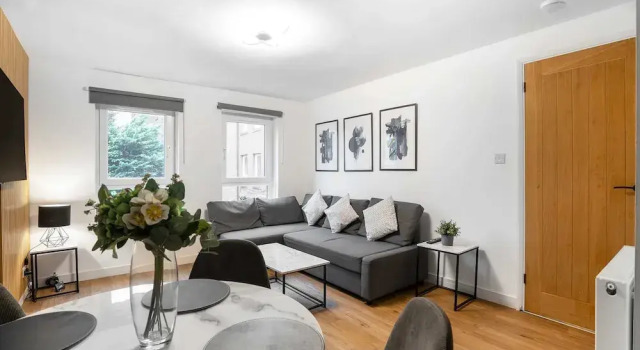 Апартаменты Modern 2bed Apartment-free Parking