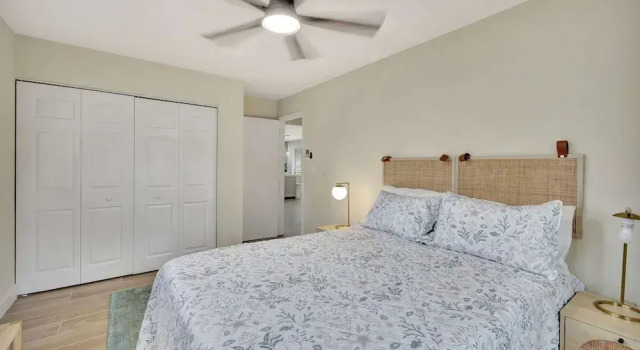 Pompano Beach Bungalow for 5!, Rezerwuj Hotel Hotele w Broward County z parkingiem, Parking
