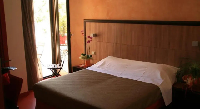L'Ecce Sphero, Book Hotel Hoteller i Vernole med parkering, Parkering