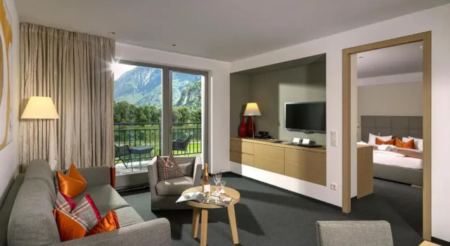 Люкс с красивым видом из окна Dolomitengolf Suites