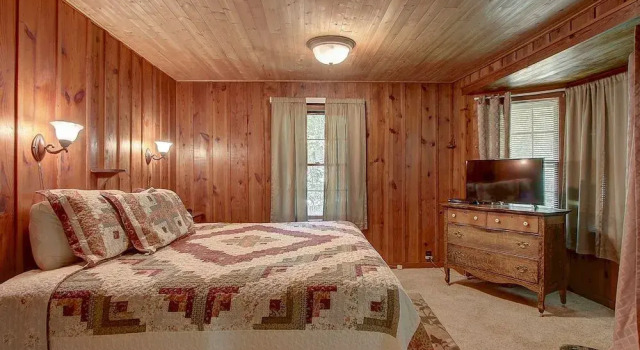 Bear Creek Haven 1 Bedroom 1 Bathroom Chalet