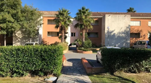 Appartement les pieds dans l'eau 300 m plage - 2 piscines, Varaa Huoneisto Linguizzetta 