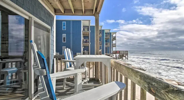 Апартаменты c 1 комнатой с балконом Oceanfront Condo w/ Views in North Topsail Beach!