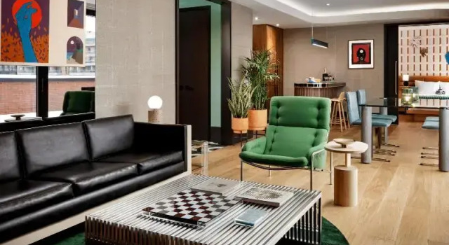 Люкс с 2 комнатами с балконом The Drake Hotel