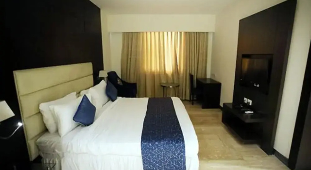 Номер Deluxe FabHotel Prime Bellmont