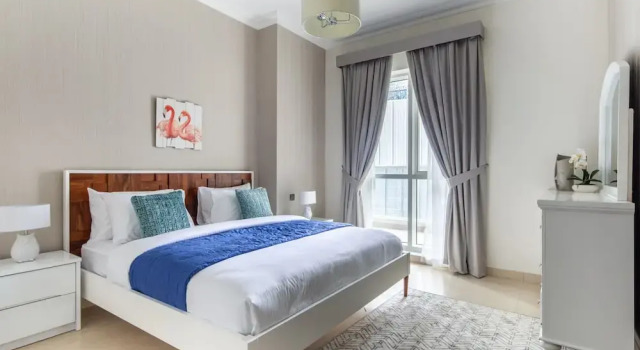 Lavish 3BR With Study in Downtown Dubai, Забронировать Апартаменты/квартира Район торговых центров , рядом с Дубайский аквариум