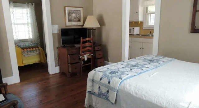 Hendersonville (NC) - 2 Br Cottage