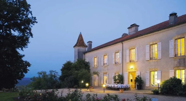 Hotel Le Chateau De Projan, Book Hotel Hoteller i Projan med parkering, Parkering