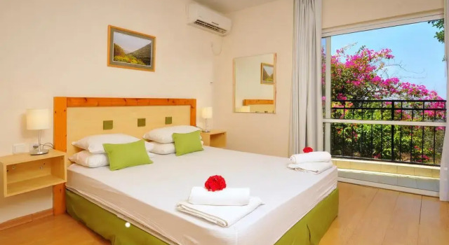 Eilon TravelHotel