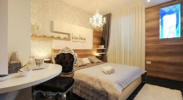 Silver & Gold Luxury Rooms