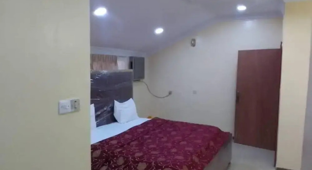 House - Sleeps 6 & Free Parking, Book Hotel Ikeja 