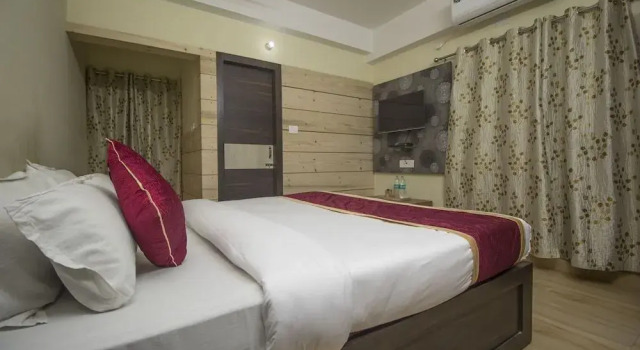 OYO 25007 Hotel Royal Garden, Prenota Hotel Siliguri West Bengal