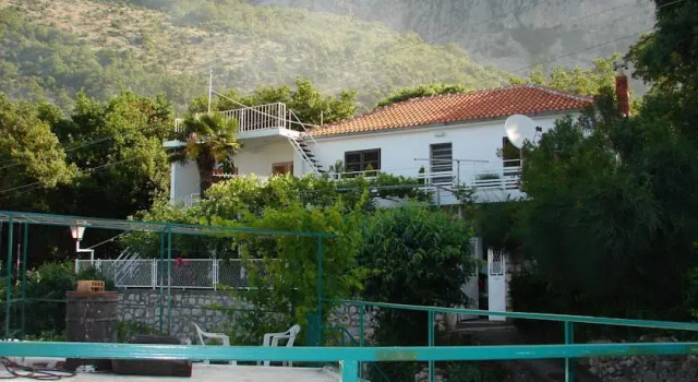Studios Jelenic, Book Guesthouse Sutomore Bar County