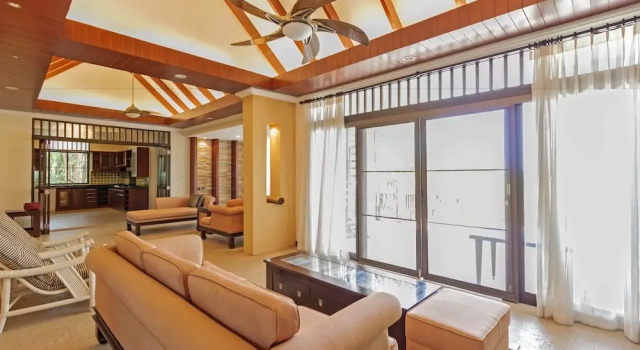 Ocean View Villa by Pattaya Sunny Rentals, Забронировать Вилла Отели Чонбури с парковкой, Парковка