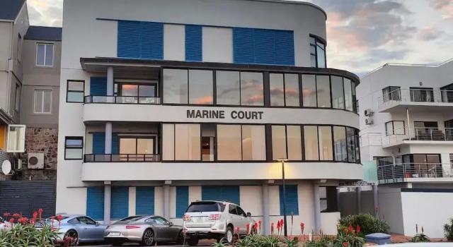 Marine Court 5 by BACK IN TOWN - 2Bedroom Ocean-facing Apt in Hermanus Centre, Book Hotel Hermanus Walker Bay Nature Reserve
