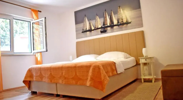 Apartmani Božić, Rezerwuj Hotel Hotele w Split-Dalmatia County z parkingiem, Parking