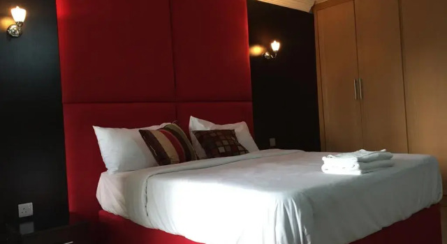 Chapter 1 Luxury Suites, Забронировать Отель Victoria Island , рядом с Red Door Gallery