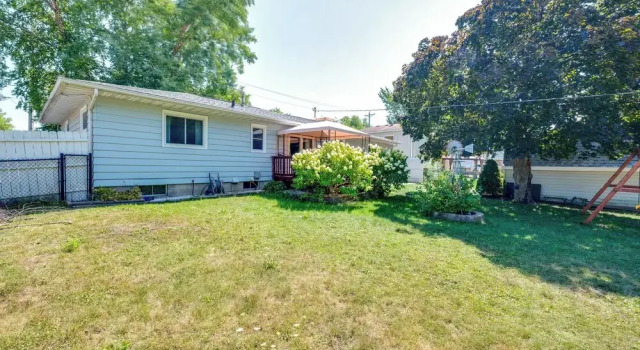 Pet-friendly Waterloo Abode w/ Deck!, Κράτηση Ξενοδοχείο Waterloo Iowa
