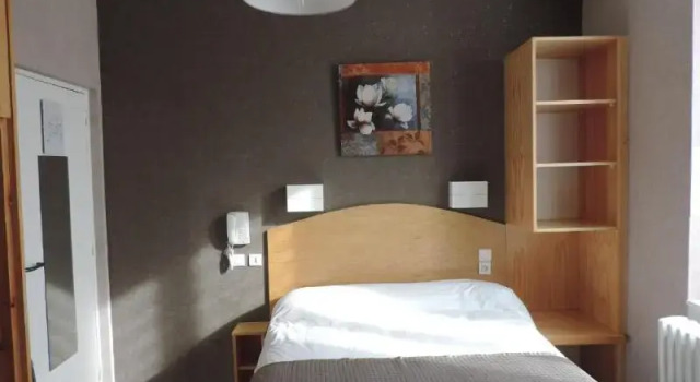 Четырёхместный семейный номер Standard Logis Hôtel Restaurant Cazes Arazat