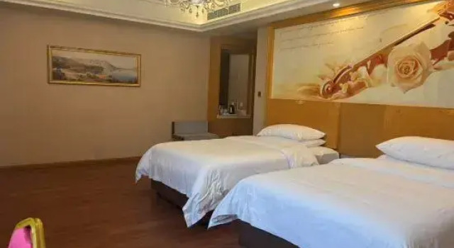 Семейный люкс Vienna Hotel Chongqing Rongchang Binhai